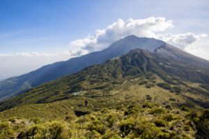 Weiter Blick zum Gipfel des Mount Meru