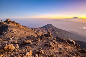 Sonnenaufgang kurz vor dem Erreichen des Gipfels des Mount Meru