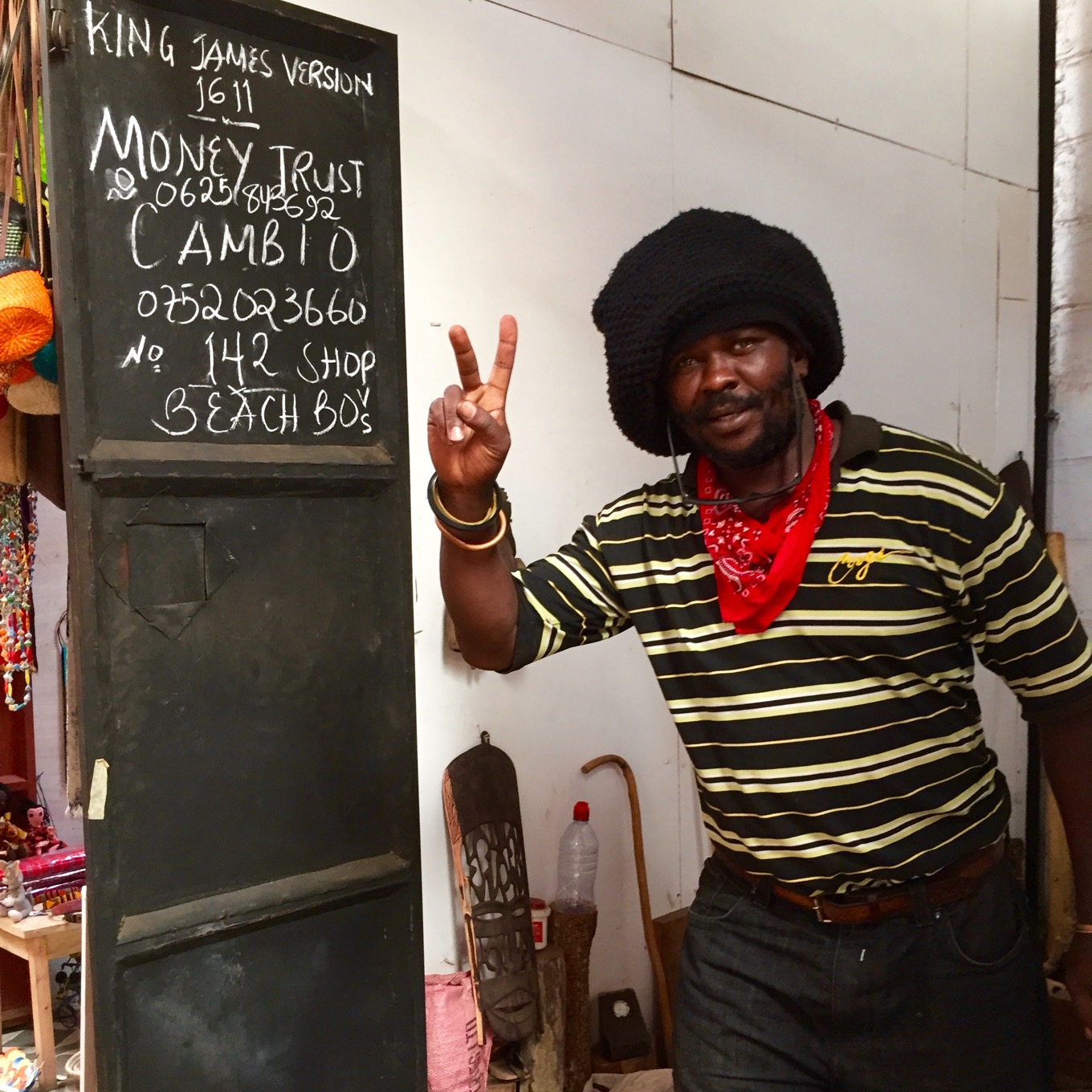 Craftsman on artists‘ market in Arusha
