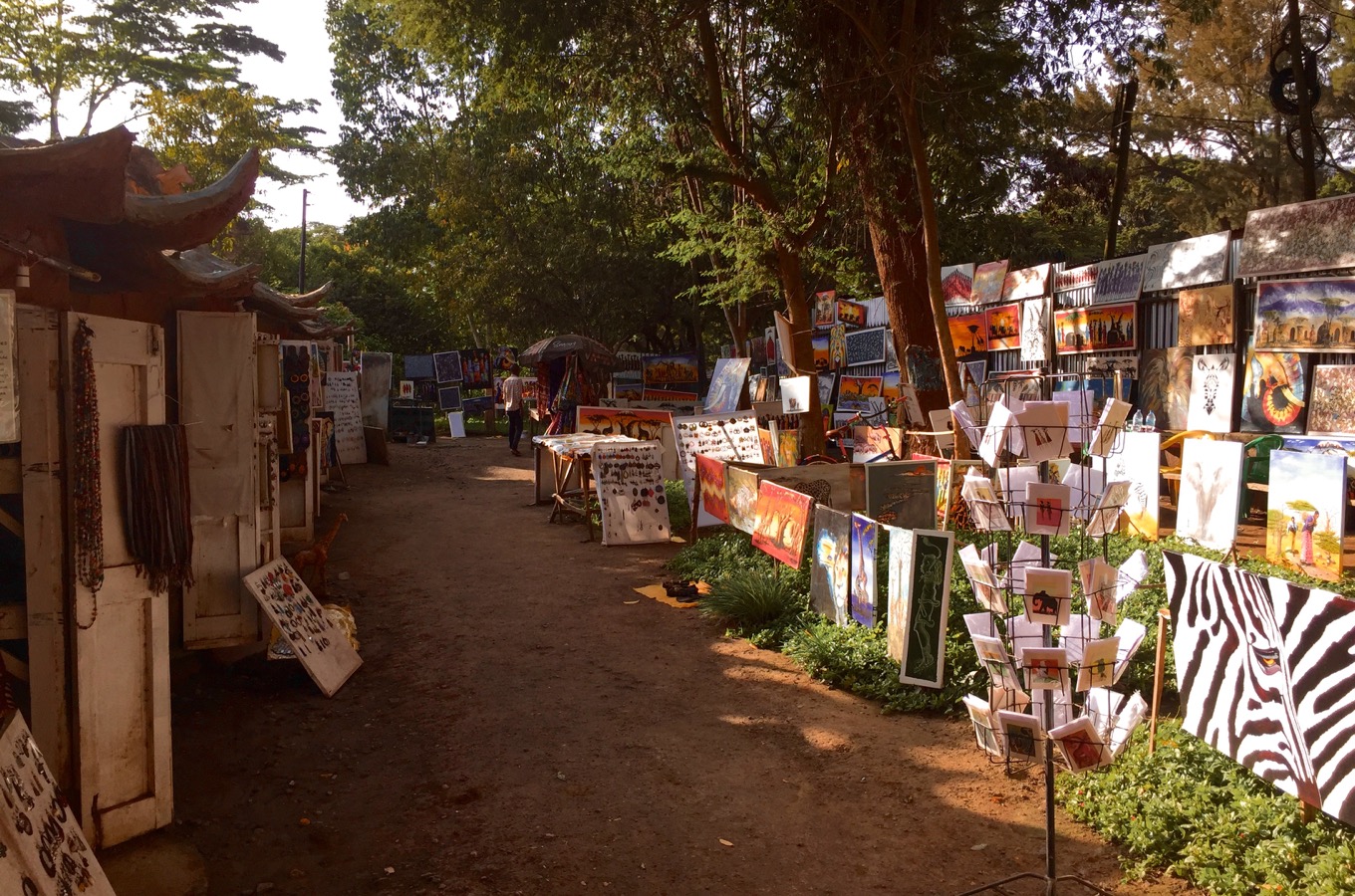 Marché d’artistes dans le centre d’Arusha