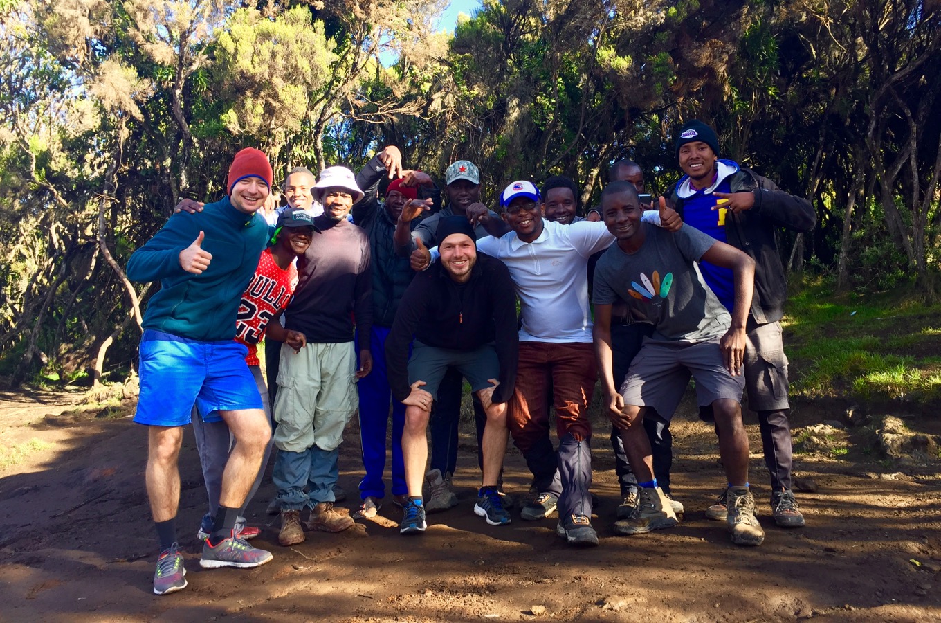 Gruppenfoto mit Team am Kilimandscharo