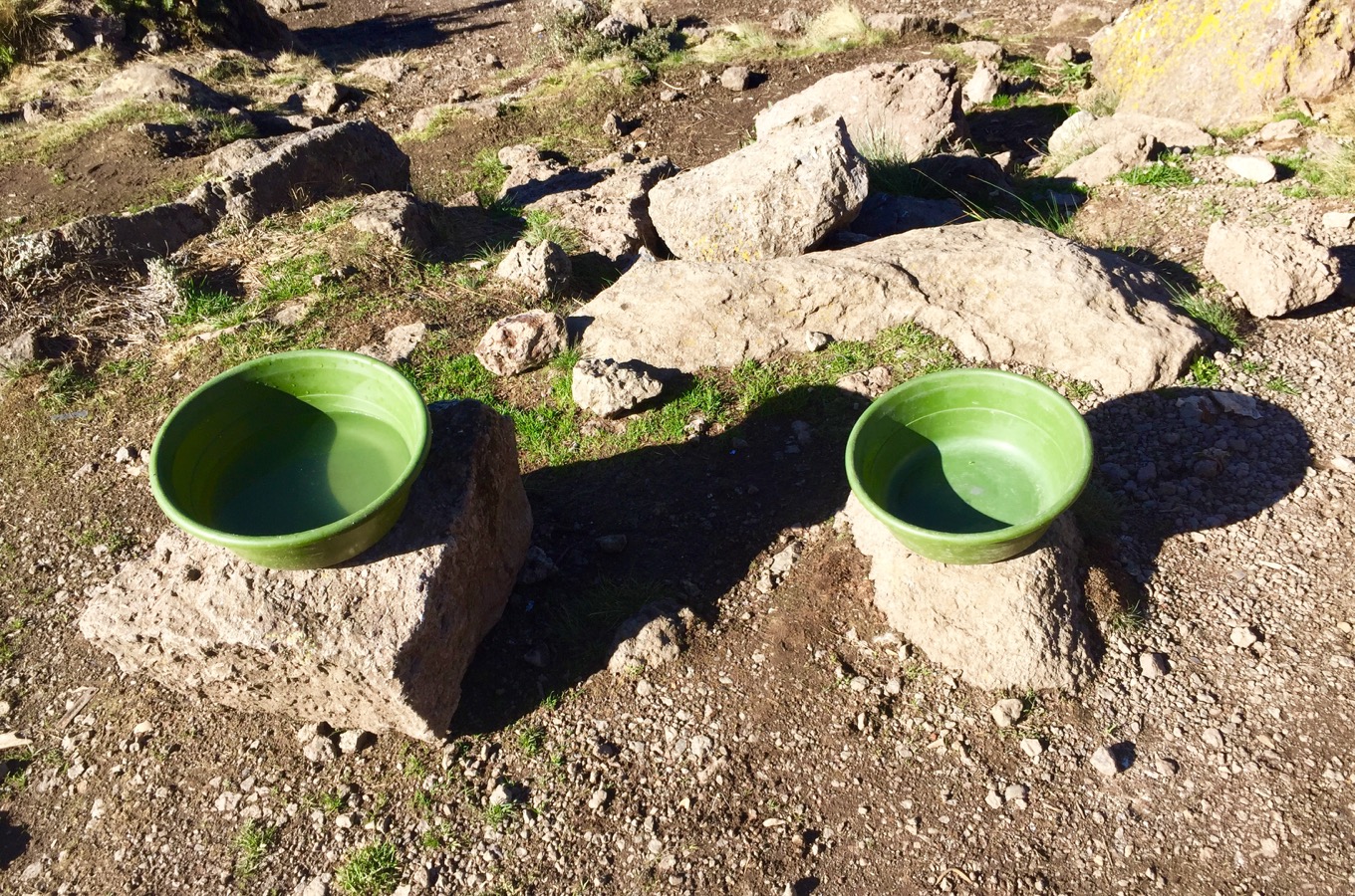 Cuvettes pour se laver pendant l’ascension du Kilimandjaro