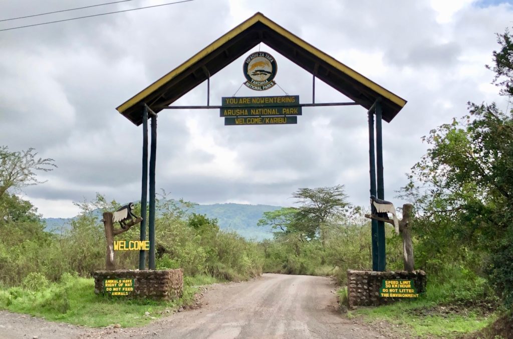 L'enseigne d'entrée du Parc National d'Arusha