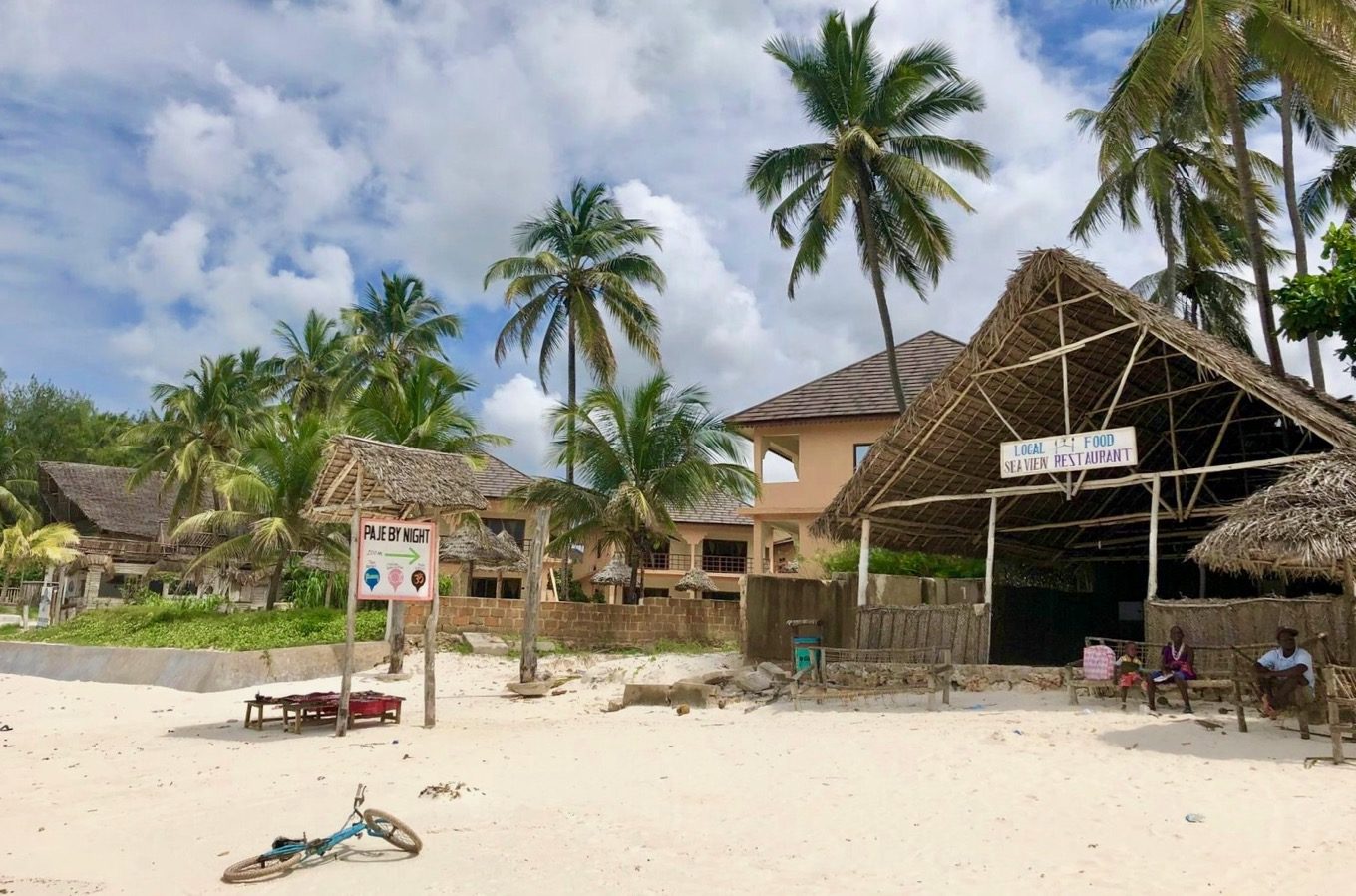 Lodge directly on the beach of Zanzibar