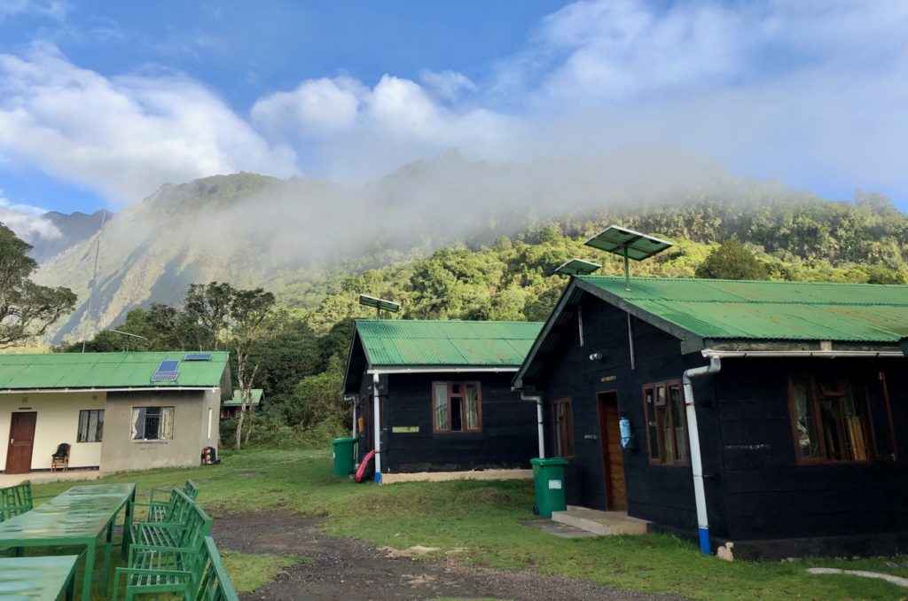 Hütten der Miriakamba Huts am Mount Meru